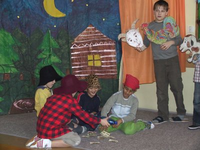 Opět po dvou letech nastudovali druháci ze Základní školy 17. listopadu pohádku pro své vrstevníky, rodiče a děti z mateřských školek.<br/>                                             
FOTO: ILONA HOFFMANNOVÁ
