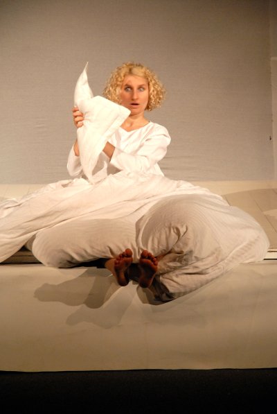 Monika Kurincová v hlavní roli představení Pojď do mého světa. Tato inscenace brněnského divadla Neslyším na Kopřivě získala cenu diváků.<br/>
FOTO: DAVID MACHÁČEK
