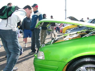 Tuning show v sobotu přilákala do areálu tatrováckého polygonu davy lidí a zapříčinila problémy v dopravě.<br/>
FOTO: DAVID MACHÁČEK
