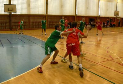 Plzeňská obrana v nedělním extraligovém utkání nestačila zastavovat útoky Kopřivnických, kteří na domácí palubovce opět vyhráli.<br/>                                                     
FOTO: ONDŘEJ ZAPLETAL
