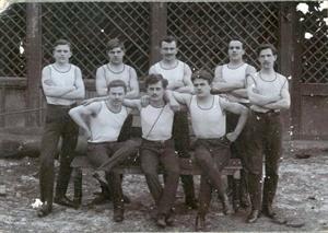 První cvičitelský sbor z roku 1908.<br/>                 FOTO: ARCHIV MUZEUM FOJTSTVÍ