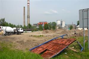 Místo hald hlíny bude na pozemku vedle Kauflandu už na podzim stát obchodní dům s nepotravinářským sortimentem.<br/>
FOTO: DAVID MACHÁČEK
