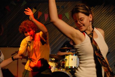 Taneční divadlo Iluze na přehlídce studentských souborů v kulturním domě vystupovalo i za živého doprovodu kapely Limbo.<br/>                                                                   
FOTO: DAVID MACHÁČEK
