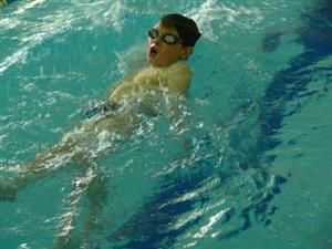 Domácí plavec Jiří Voráč v disciplíně 50 metrů znak obsadil v sobotních oblastních přeborech šesté místo.<br/>                                                                                             
FOTO: ONDŘEJ ZAPLETAL
