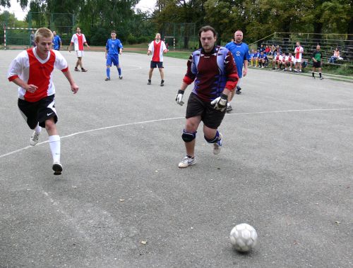 Brankář novojičínského týmu Perpetum Promile se na konci tohoto utkání radoval z těsné výhry svého týmu nad Relaxem 3:2.<br/>                                                                        
FOTO: ONDŘEJ ZAPLETAL
