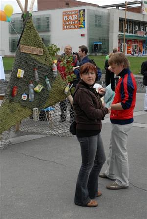 Zapojit co největší počet obyvatel do diskuze o budoucí podobě Kopřivnice bylo cílem pondělního veřejného projednávání Strategického plánu města před kulturním domem. <br/>FOTO: DAVID MACHÁČEK
