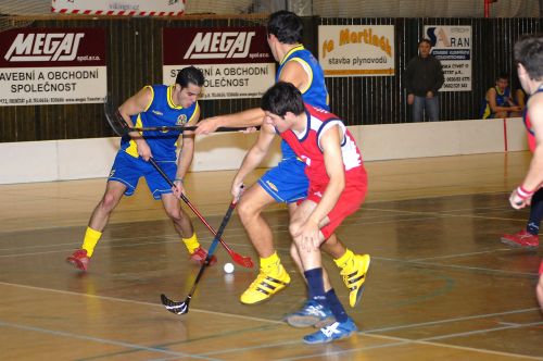 Florbalové prvoligové souboje, které svádějí hráči kopřivnického FbC Vikings v hale SOU, přinášejí vždy kvalitní sportovní podívanou.<br/>                     
FOTO ARCHIV: ONDŘEJ ZAPLETAL
