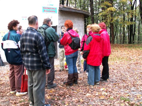Jen část účastníků Pochodu všech generací zvolila delší trasu, během níž vystoupala až na rozhlednu na Bílé hoře.<br/>
FOTO: ILONA MAZALOVÁ
