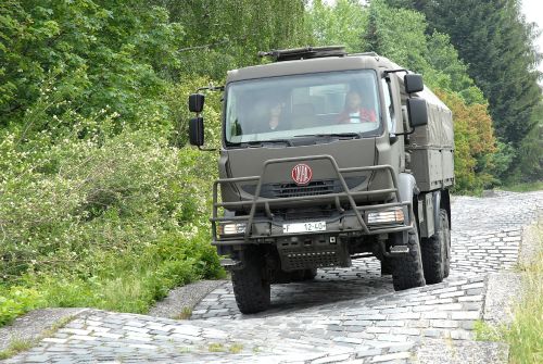 Středně těžký armádní speciál T810 musel v minulém a tomto týdnu projít doplňkovými zkouškami. Tatra se už má velmi brzy dozvědět konečné výsledky testů.<br/>                             
FOTO: DAVID MACHÁČEK
