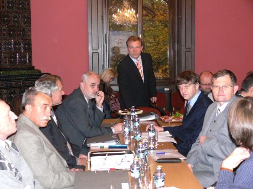 Členové Komise pro strategický rozvoj se minulý týden sešli, aby udělali poslední úpravy ve Strategickém plánu města na patnáctileté období.<br/>
FOTO: DANA HOĎÁKOVÁ
