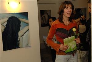 Lenka Dobiášová (na snímku při vernisáži) vystavuje své figurální malby v suterénní galerii ve Vile. K vidění tam budou až do 28. listopadu.<br/>                                               
FOTO: DAVID MACHÁČEK

