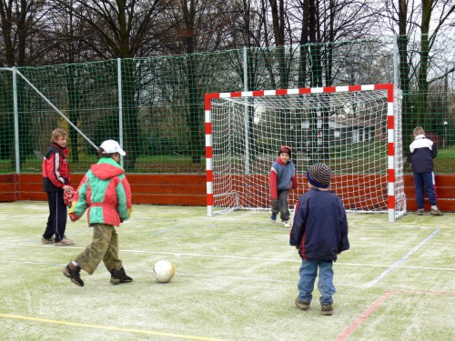 Pro mošnovské děti jsou nová hřiště rájem pro sportovní vyžití. Obě víceúčelové plochy jsou navíc citlivě zakomponovány do centra obce u fotbalového hřiště.<br/>
FOTO: ILONA MAZALOVÁ