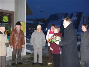 Vzpomenout na ty, kteří byli mučeni za minulého režimu, přišla jen hrstka občanů a vedení města.<br/>                                   
FOTO: DANA HOĎÁKOVÁ
