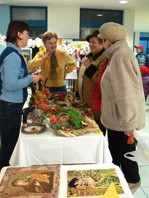 Přehlídka tvorby seniorů, která se v Kulturním domě v Kopřivnici konala již podruhé, se setkala se zájmem vystavovatelů i návštěvníků.<br/>
FOTO: ILONA MAZALOVÁ
