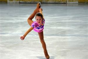 Kopřivnická krasobruslařka Michaela Milčinská byla jednou z domácích závodnic, které se předvedly na Vánoční ceně města Kopřivnice.<br/>
FOTO: DAVID MACHÁČEK
