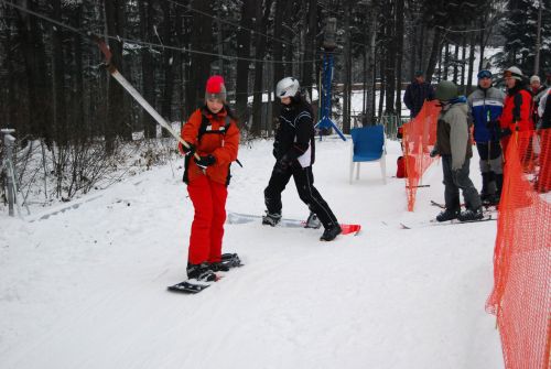 Sněhem pokryté svahy Červeného kamene lákaly lyžaře k využití znovuzprovozněného vleku.                               <br/>FOTO: ONDŘEJ ZAPLETAL