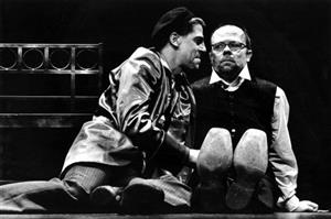 Ivan Řezáč v roli podváděného Arnulfa (vpravo) předvedl špičkový výkon. Skvěle mu sekundoval jeho sok Viktor Limr, divákům známý jako doktor Kratochvíl ze seriálu Křehké vztahy.<br/>         
FOTO: ARCHIV
