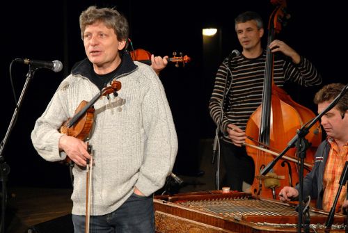 System.Linq.Enumerable+<TakeIterator>d__25`1[System.Char]