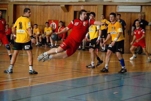 Ani devět branek Jiřího Gřese nestačilo k tomu, aby kopřivničtí házenkáři na domácí palubovce porazili celek z Jičína.<br/>                                                                                   
FOTO: DAVID MACHÁČEK
