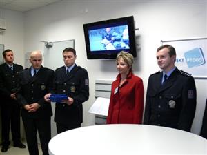 V nově otevřené recepci obvodního oddělení Policie ČR v Novém Jičíně přivítá klienty civilní pracovnice. Kopřivničané se takové recepce dočkají v závěru roku.<br/>                
FOTO: DANA HOĎÁKOVÁ
