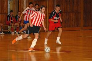 Souboj mezi nejlepšími týmy letošního Ámos Cupu rozhodly až penalty. Pevnější nervy nakonec prokázali hráči Getafe Kopřivnice a Olivet Štramberk porazili. <br/> 
FOTO: DAVID MACHÁČEK
