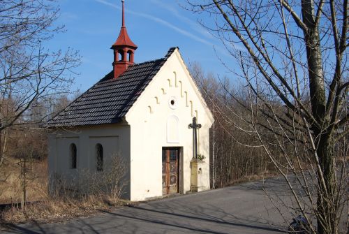 Kaplička sv. Sankandera na území Skotnice je postavena na místě vyvěrajícího pramenu, který místní obyvatelé používají k ředění vypálené slivovice.<br/>                                    
FOTO: ILONA MAZALOVÁ
