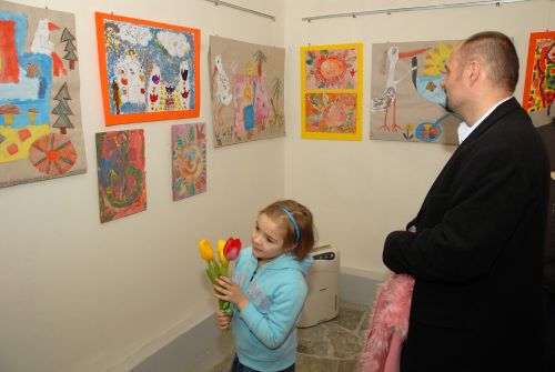 V profesionálním prostoru Galerie ve vile (v suterénu Šustalovy vily) vystavují nejmenší výtvarníci, žáci Soukromé umělecké školy MIS Music.<br/>                                                   
FOTO: DAVID MACHÁČEK
