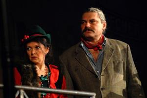 Pěnička a Paraplíčko na divadelních prknech - hlavní postavy stejnojmenné hry napsané podle stejnojmenného slavného filmu Jiřího Sequense.<br/>                                             
FOTO: DAVID MACHÁČEK
