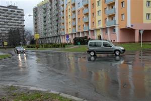 Na křižovatce ulic Obránců míru, Francouzské a Školní plánuje město vybudování rondelu.                                                                   <br/><br/>FOTO: DAVID MACHÁČEK
