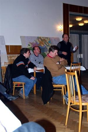 Na veřejném setkání občané nešetřili vedení radnice a někteří kritizovali postup radnice či jejich pracovníků při řešení různých problémů v obci.                                          <br/>
FOTO: DANA HOĎÁKOVÁ
