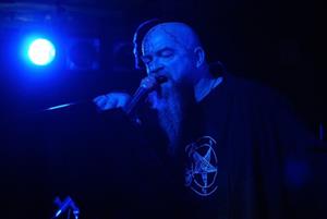 Jiří ’Big Boss’ Valter sám o sobě říká, že je v důchodu a metal neposlouchá, přesto je on a jeho dvě desetiletí fungující kapela Root doslova kultem pro celou řadu vyznavačů tohoto hudebního žánru.<br/>  FOTO: DAVID MACHÁČEK