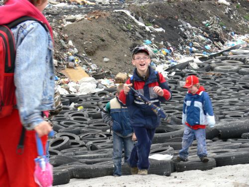 Prostředí skládky odpadu v Životicích u Nového Jičína malé návštěvníky nebývale přitahovalo a většina se shodla, že by si sem chtěla chodit hrát.<br/>                                        
FOTO: ILONA MAZALOVÁ
