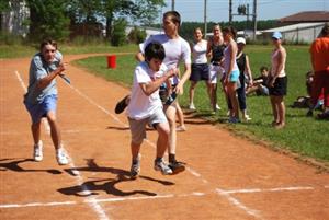 V duchu olympijských tradic se neslo soupeření žáků ZŠ 17. listopadu, kteří již pošesté absolvovali dvoudenní sportovní zápolení.<br/> 
FOTO: ONDŘEJ ZAPLETAL
