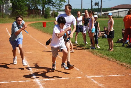 V duchu olympijských tradic se neslo soupeření žáků ZŠ 17. listopadu, kteří již pošesté absolvovali dvoudenní sportovní zápolení.<br/> 
FOTO: ONDŘEJ ZAPLETAL
