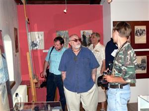 Zájem o připravenou výstavu byl značný. Znalci tvrdí, že každoročně ve Štramberku objeví něco nového. Tentokrát to byl originál, o němž se nevědělo, že je provedený v barvě.<br/>
FOTO: ILONA MAZALOVÁ