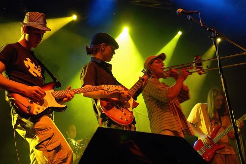 Kapela Tatroska minulý pátek ukončovala přehlídku kopřivnických kapel, v sobotu bude zase pro změnu zahajovat příborský festival Music Freud.<br/>   
FOTO: DAVID MACHÁČEK
