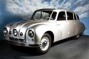 Aerodynamickou limuzínu Tatra 87 proslavila u nás i za hranicemi dvojice cestovatelů. Vyráběla se mezi léty 1936 a 1950.