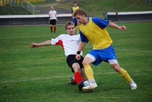 Jan Špaček otevřel skóre sobotního zápasu Kopřivnice s Jeseníkem. Nakonec jeho tým vyhrál přesvědčivě 7:3 a posunul se v tabulce okresního přeboru na pátou příčku.<br/>              
FOTO: JANA FEILHAUEROVÁ
