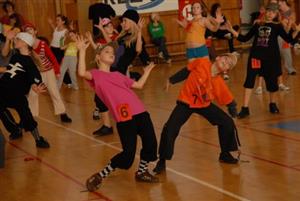 Uplynulou sobotu žila hala ZŠ E. Zátopka aerobikem při akci Děti fitness aneb sportem proti drogám.<br/>                                                  
FOTO: DAVID MACHÁČEK
