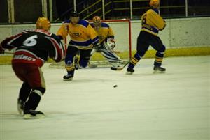 Hokejový tým Kopřivnice vcelku snadno porazil v 9. kole krajského přeboru mužů poslední Rožnov p. Radhoštěm.<br/>                                                                                    
FOTO: JANA FEILHAUEROVÁ
