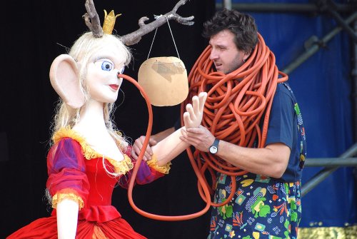 Brněnské divadlo Koráb, které před dvěma lety hostovalo v Kopřivnici s pohádkou Princezna s dlouhým nosem, tentokrát přiveze Kocoura v botách.<br/>                                              
FOTO: DAVID MACHÁČEK
