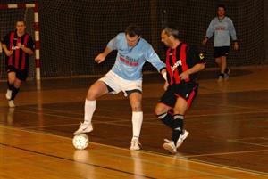 Kopřivnická Lokomotiva Gangsters porazila v šestém turnaji okresního futsalového přeboru New Jersey 4:3 a posunula se ze čtvrté na třetí příčku průběžné tabulky. <br/>                                        
FOTO: DAVID MACHÁČEK
