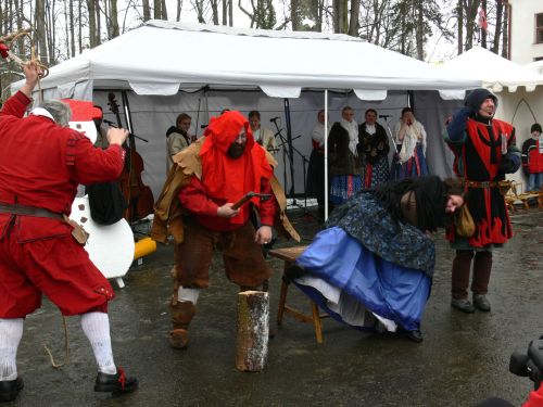 Součástí Valentýnské pouti v Příboře byly i dobové ukázky trestání kapsářů a nepoctivých trhovců.<br/>
FOTO: ILONA MAZALOVÁ
