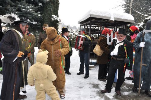 System.Linq.Enumerable+<TakeIterator>d__25`1[System.Char]