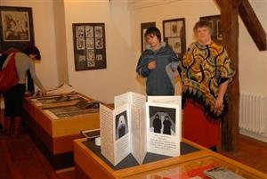 Přesně před týdnem byla v Muzeu na Fojtství zahájena rozsáhlá výstava z prací studentů ostravské umělecké školy AVE ART.<br/>                                                                 
FOTO: DAVID MACHÁČEK