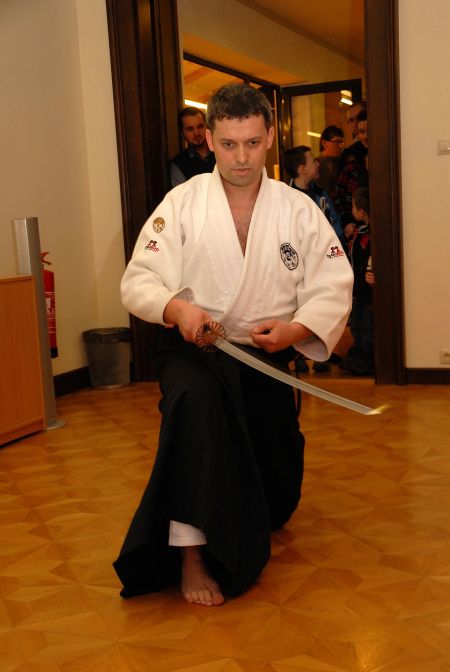 Metody boje, jaké používali i japonští samurajové, předvedli v rámci vernisáže výstavy Samurajská sláva členové zdejšího oddílu aikido.<br/>                                                    
FOTO: DAVID MACHÁČEK
