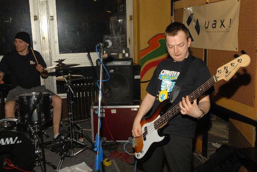 Polská kapela Plum nezůstala při svém koncertu v Kopřivnici nic dlužna své pověsti nois rockové jedničky ve své domovině.<br/>
FOTO: DAVID MACHÁČEK
