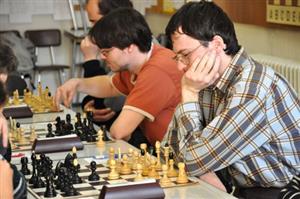 Kopřivnický šachový A tým převálcoval v posledním kole krajské soutěže Svinov B, a stvrdil tak svou suverenitu v soutěži, z níž postoupil do krajského přeboru.<br/>
FOTO: JANA FEILHAUEROVÁ
