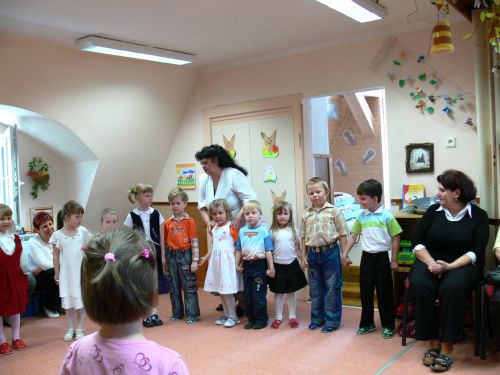 Oslavy půl století existence Mateřské školy na Bařinách provázelo nádherné počasí a nebývalý zájem veřejnosti.<br/>                                                                                                    
FOTO: ILONA MAZALOVÁ
