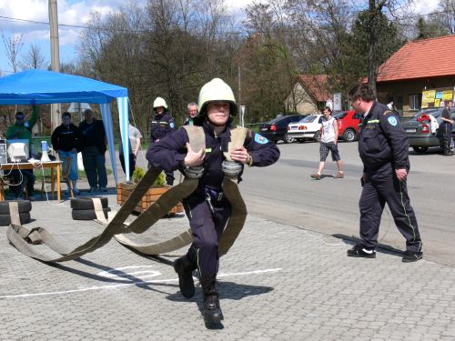 Soutěž O Železného hasiče Závišic prověřila zejména fyzické dispozice účastníků, ale i technické dovednosti.<br/> 
FOTO: ILONA MAZALOVÁ
